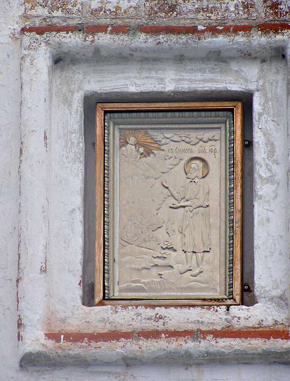 Юрьевец. Церковь Богоявления Господня. архитектурные детали, Икона в стене церкви