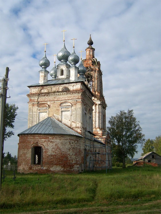 Церковь Воздвижения Креста Господня, Красинское (Приволжский район, Ивановская область). общий вид в ландшафте