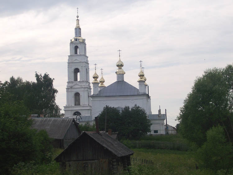 Филисово. Церковь Введения во храм Пресвятой Богородицы. общий вид в ландшафте