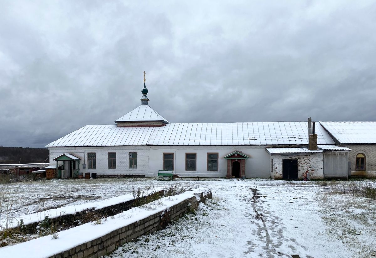 Николо-Тихонов Лухский монастырь, Тимирязево (Лухский район, Ивановская область). дополнительная информация, Трапезная