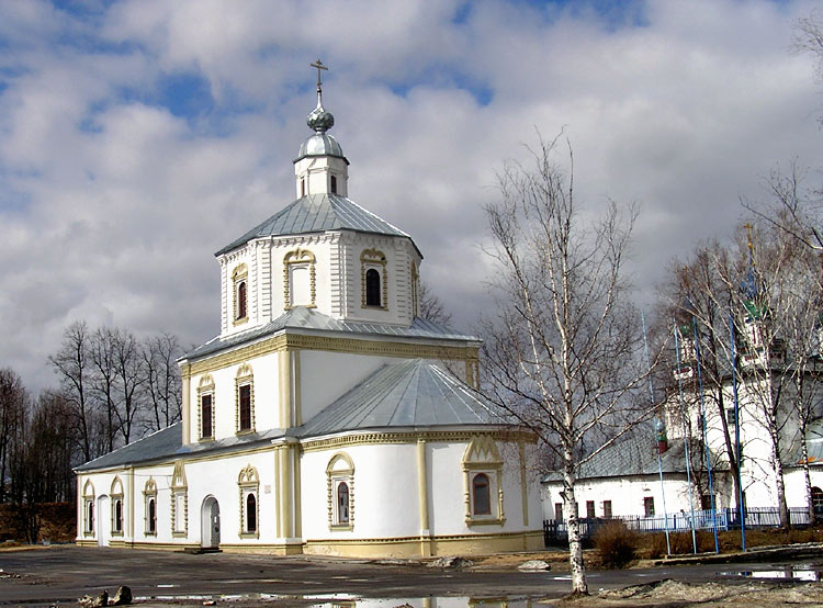 Лух. Ансамбль Воскресенской и Успенской церквей и Троицкого собора. фасады