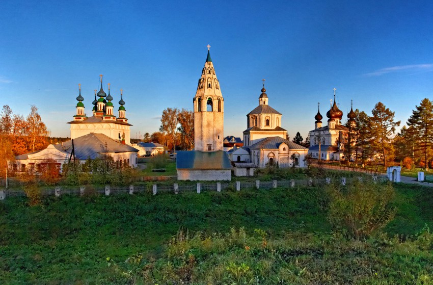 Лух. Ансамбль Воскресенской и Успенской церквей и Троицкого собора. фасады