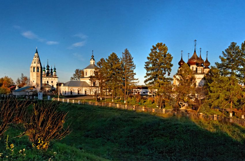 Ансамбль Воскресенской и Успенской церквей и Троицкого собора, Лух (Лухский район, Ивановская область). фасады