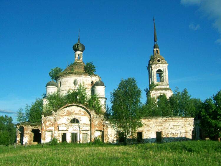 Церковь Успения Пресвятой Богородицы, Пархачёво (Родниковский район, Ивановская область). общий вид в ландшафте