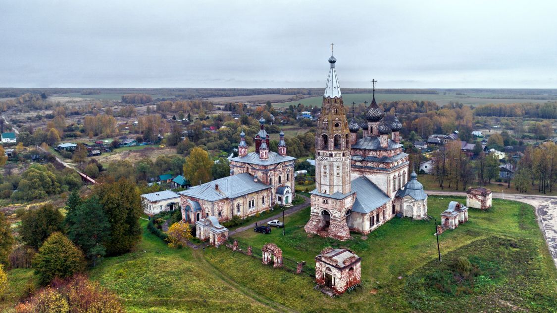 Парское. Ансамбль церквей Усекновения главы Иоанна Предтечи и Вознесения Господня. общий вид в ландшафте