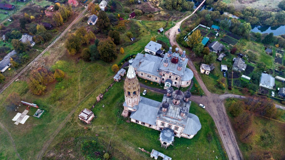 Храмовый комплекс. Церкви Усекновения главы Иоанна Предтечи и Вознесения Господня, Парское (Родниковский район, Ивановская область). общий вид в ландшафте