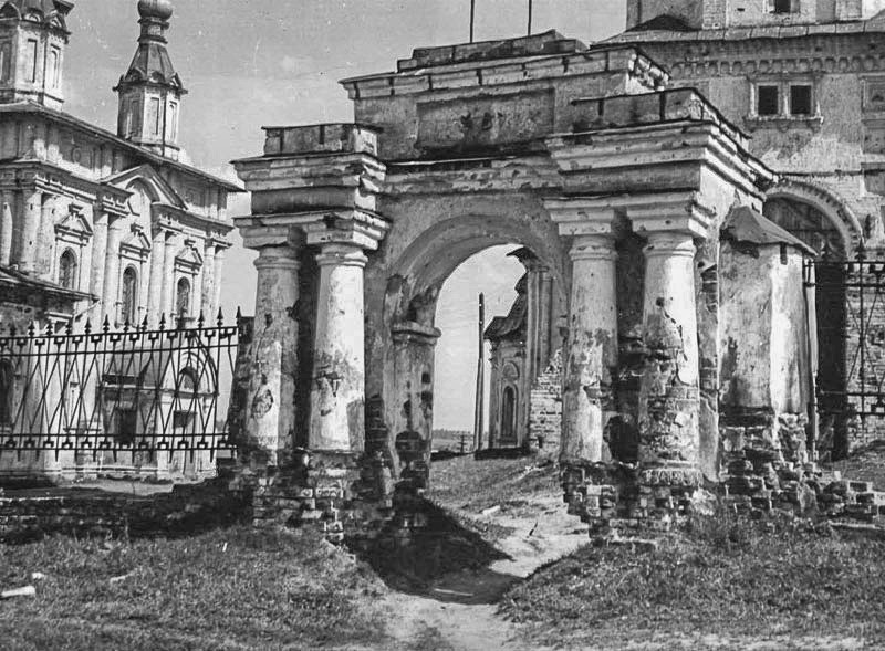 Храмовый комплекс. Церкви Усекновения главы Иоанна Предтечи и Вознесения Господня, Парское (Родниковский район, Ивановская область). архивная фотография, Источник http://nasledie-archive.ru/objs/3710086000.html