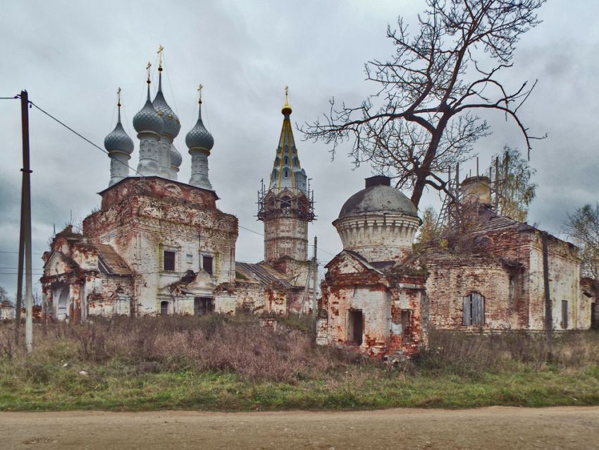 Храмовый комплекс. Церкви Покрова Пресвятой Богородицы и Всех Святых, Дунилово (Шуйский район, Ивановская область). общий вид в ландшафте