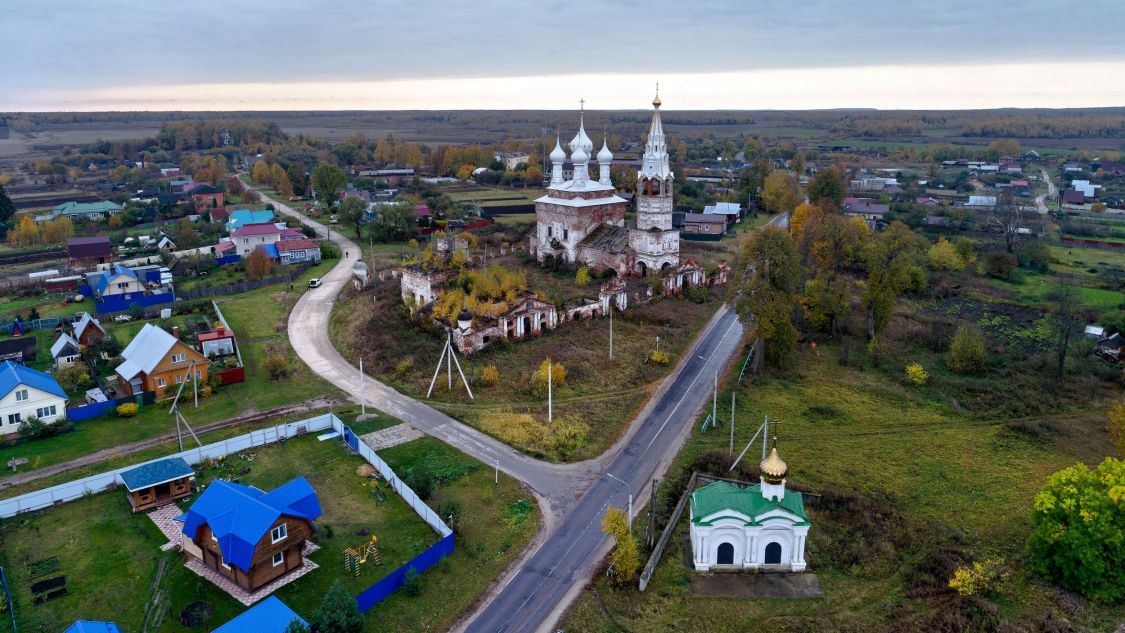 Дунилово. Храмовый комплекс. Церкви Покрова Пресвятой Богородицы и Всех Святых. общий вид в ландшафте