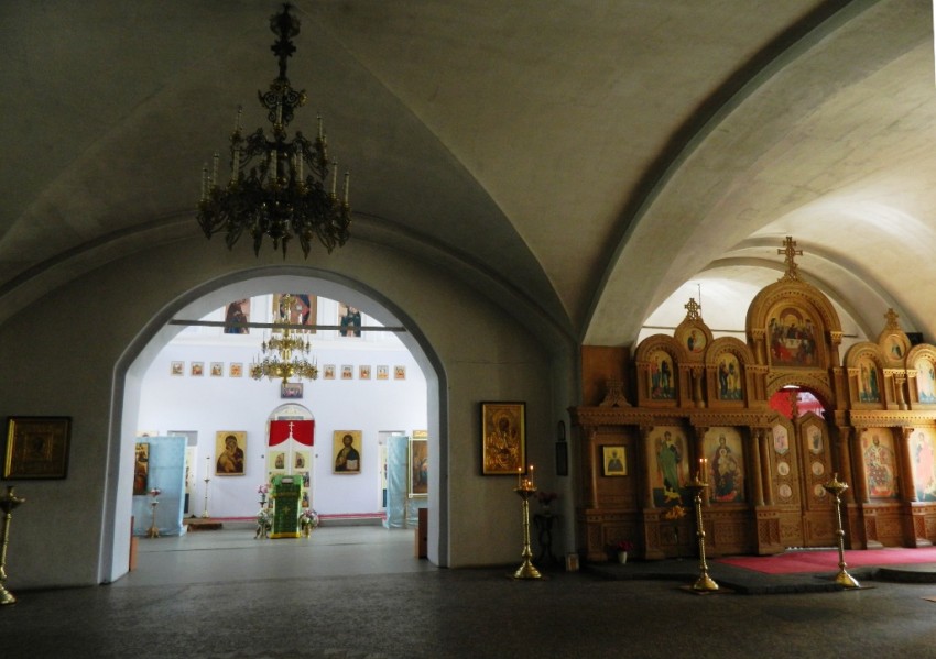 Церковь Рождества Христова в Черкизове, Молжаниновский (Северный административный округ (САО), г. Москва). интерьер и убранство, Интерьер трапезной храма