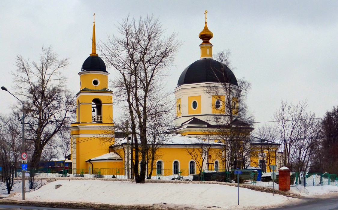 Молжаниновский. Церковь Рождества Христова в Черкизове. общий вид в ландшафте