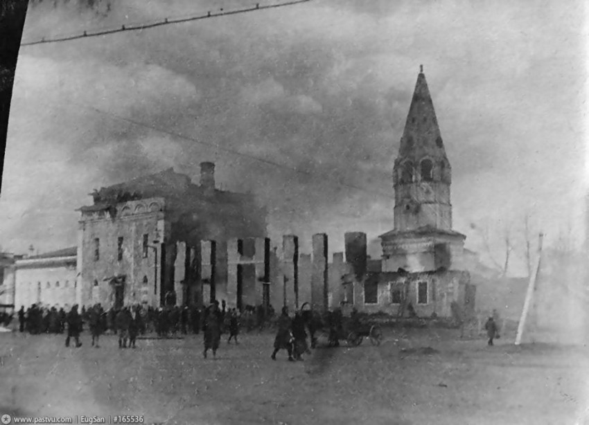 Храмовый комплекс. Церкви Илии Пророка и Николая Чудотворца, Тейково (Тейковский район, Ивановская область). архивная фотография, Фото  сайта pastvu.ru Фото 1920-30-х годов.Пожар в клубе Безбожник