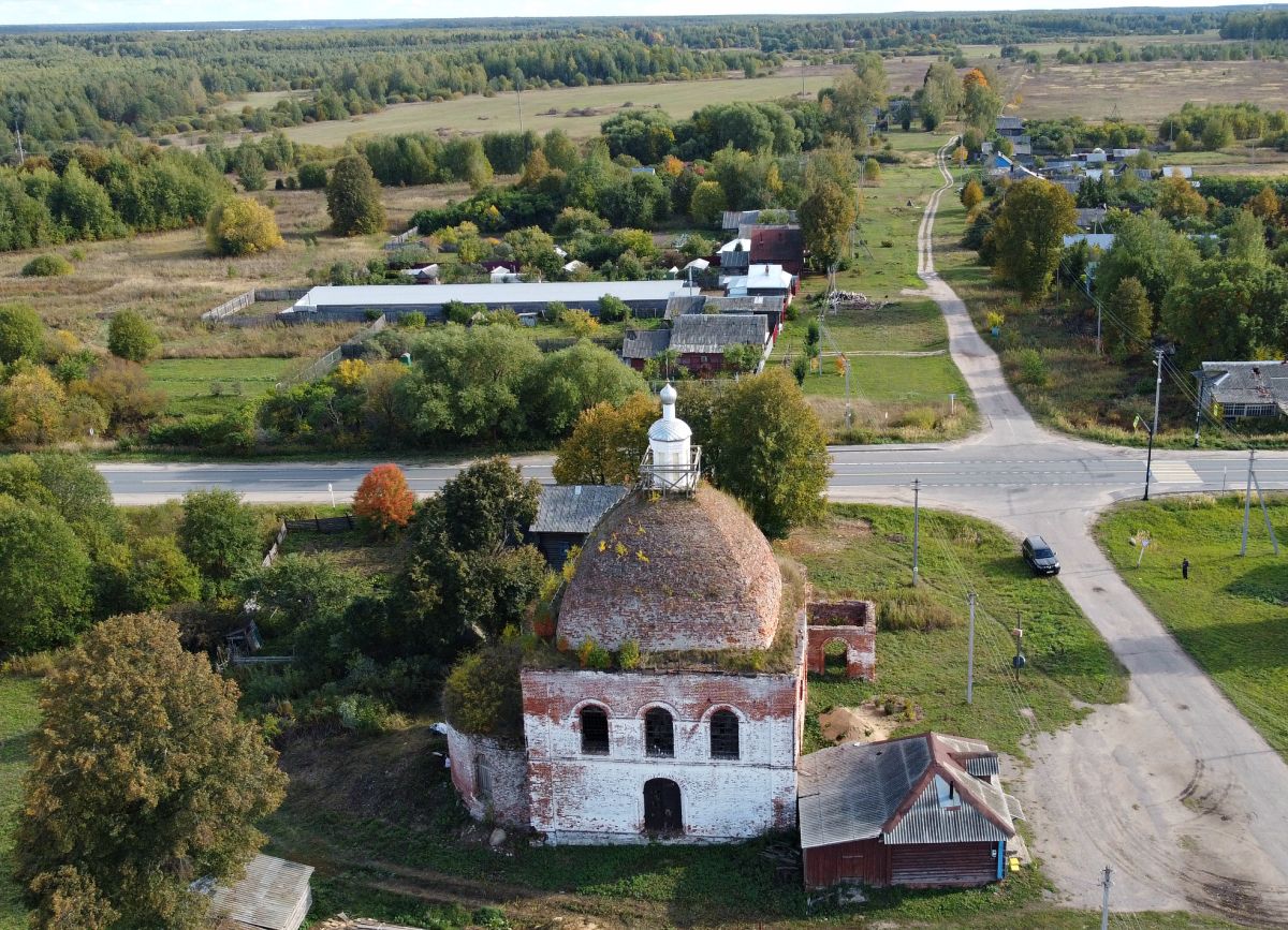 Якшино. Церковь Георгия Победоносца. общий вид в ландшафте