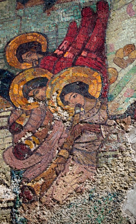 Церковь Святого Духа, Флёново (Смоленский район, Смоленская область). архитектурные детали, Деталь мозаики над входом авторства Н. Рериха