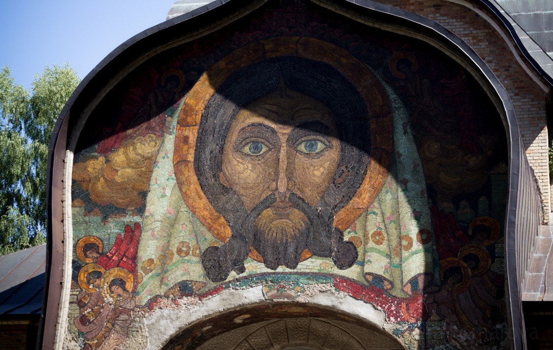 Церковь Святого Духа, Флёново (Смоленский район, Смоленская область). архитектурные детали, Спас Нерукотворный над входом
