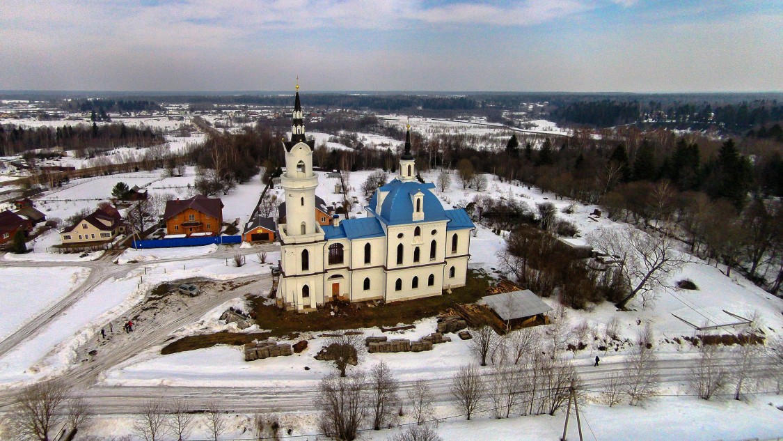 Поджигородово. Церковь Михаила Архангела. общий вид в ландшафте