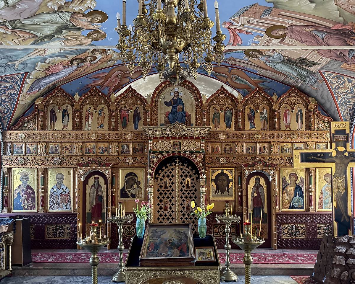 Иконостас нижнего храма, интерьер и убранство. Церковь Михаила Архангела, Поджигородово (Клинский городской округ, Московская область)