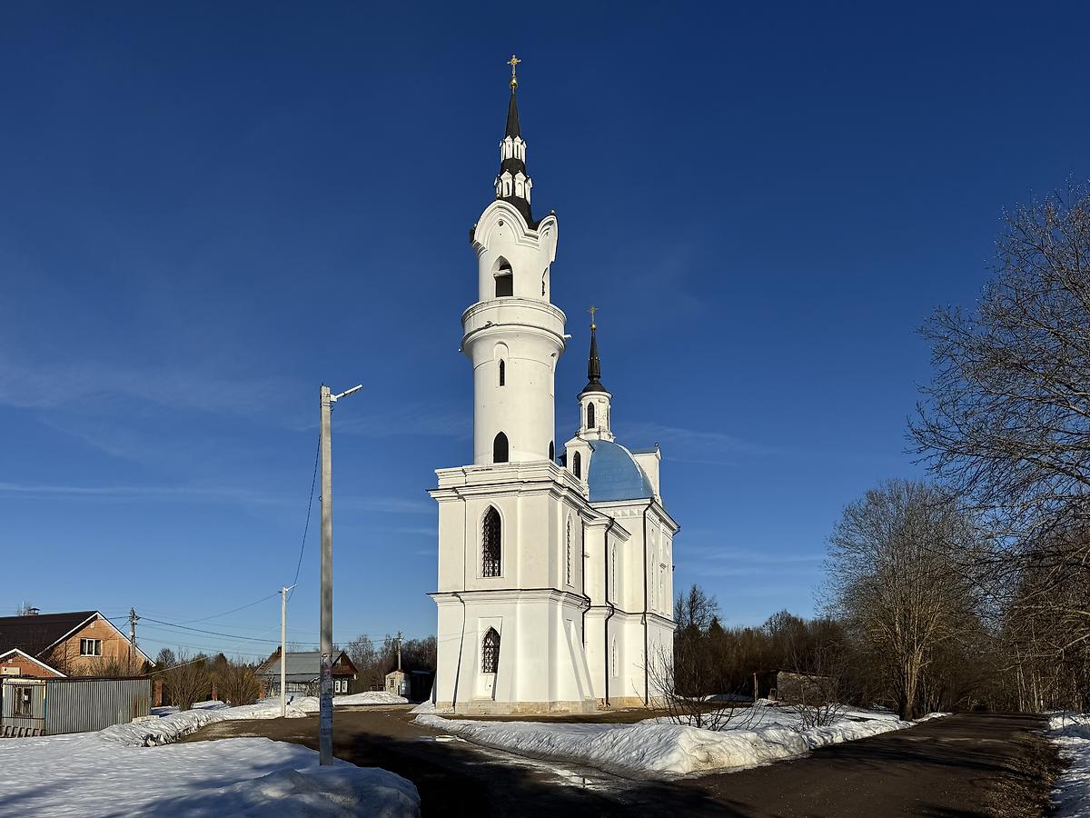 Вид с юго-запада, фасады. Церковь Михаила Архангела, Поджигородово (Клинский городской округ, Московская область)