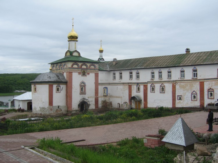 Успенский Косьмин мужской монастырь. Церковь Преображения Господня, Небылое (Юрьев-Польский район, Владимирская область). общий вид в ландшафте