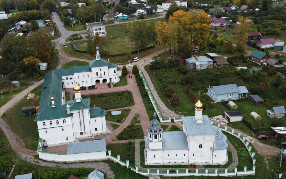 Успенский Косьмин мужской монастырь. Церковь Успения Пресвятой Богородицы, Небылое (Юрьев-Польский район, Владимирская область). общий вид в ландшафте