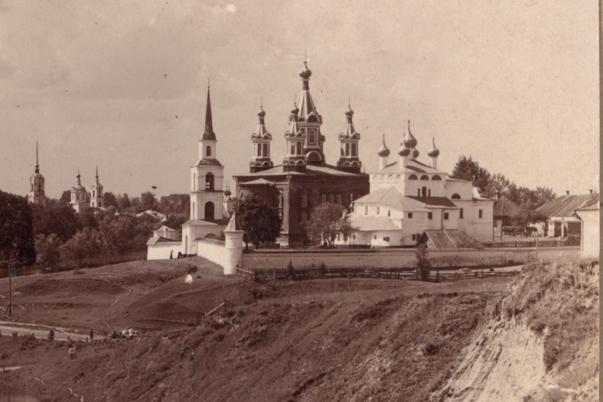 Дмитровский монастырь, Кашин (Кашинский городской округ, Тверская область). архивная фотография, Общий вид Дмитровского монастыря (фрагмент фотографии Прокудина-Горского из фондов Библиотеки Конгресса США)