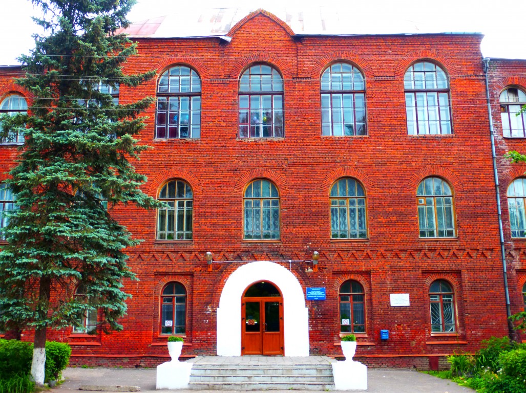 Дмитровский монастырь, Кашин (Кашинский городской округ, Тверская область). фасады, Здание духовной семинарии монастыря. Сейчас Кашинский техникум.