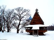 Музей деревянного зодчества. Церковь Николая Чудотворца из с. Глотово, Позади видны купола Рождественского собора<br>, Суздаль, Суздальский район, Владимирская область