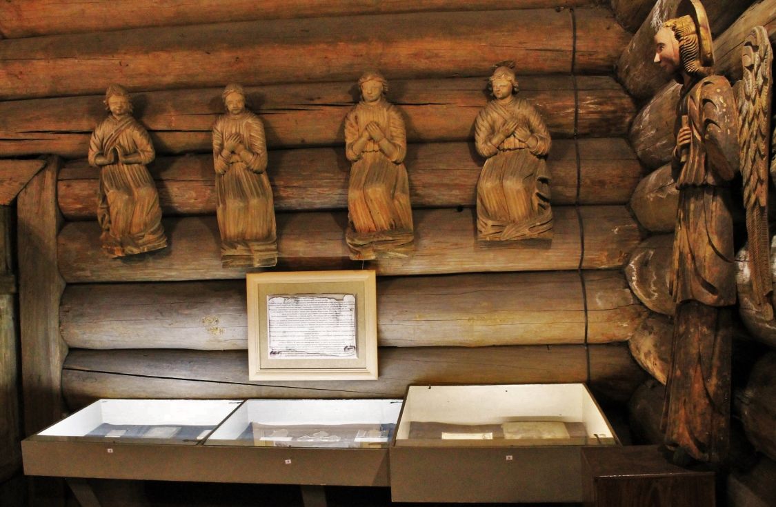 Церковь Михаила Архангела, Слободской (Слободской район, Кировская область). интерьер и убранство, 2-й этаж. Деревянные скульптуры ангелов