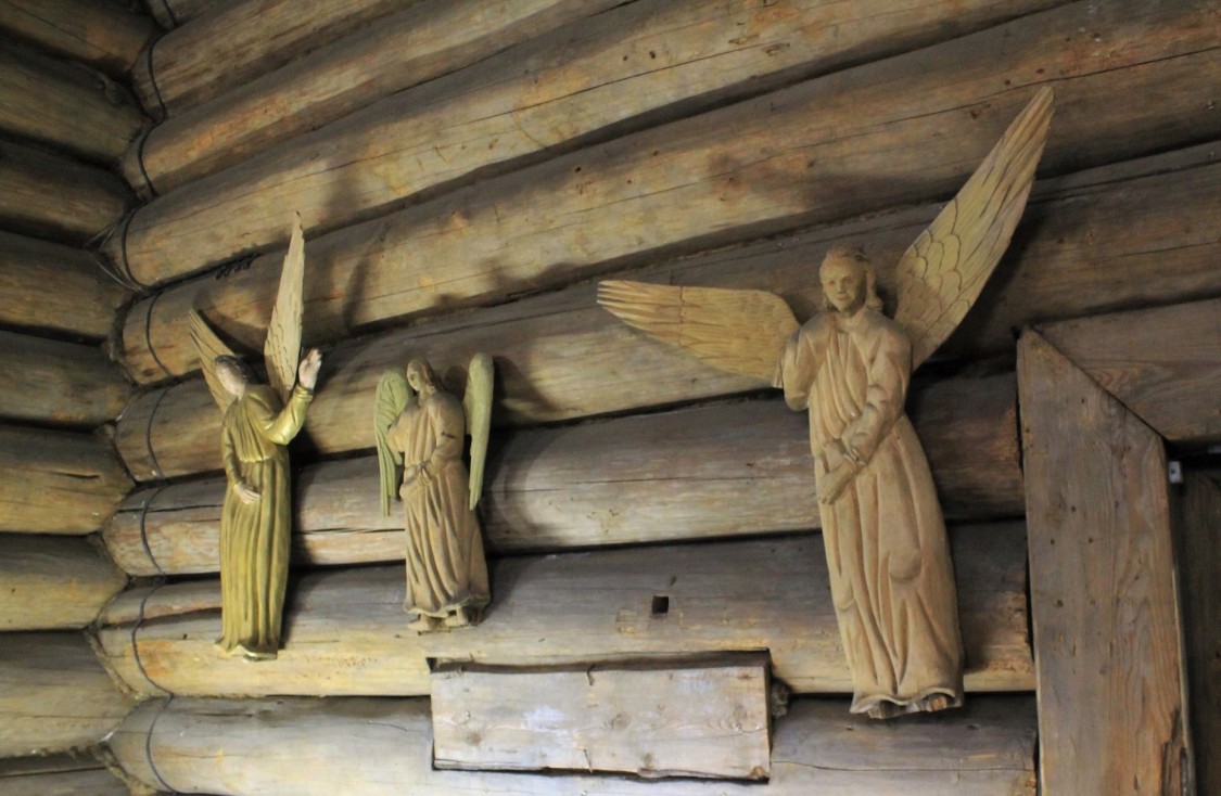 Церковь Михаила Архангела, Слободской (Слободской район, Кировская область). интерьер и убранство, 2-й этаж. Деревянные скульптуры ангелов