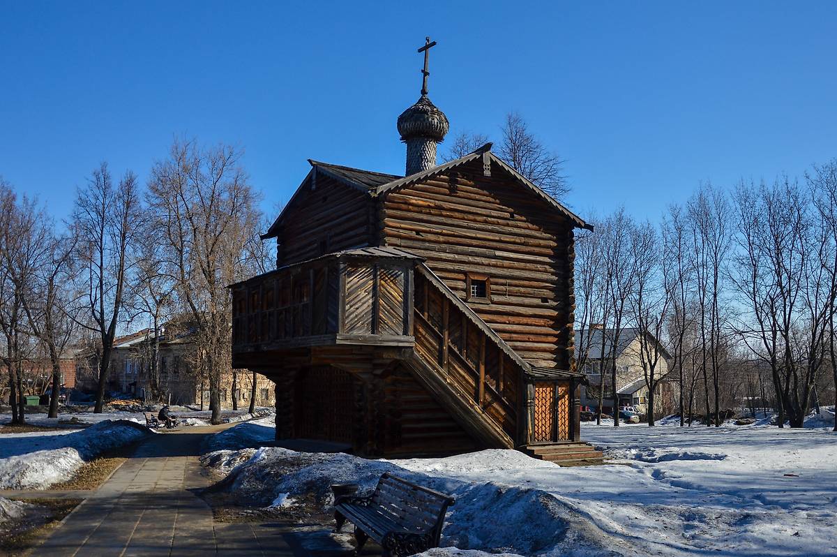 общий вид в ландшафте. Церковь Михаила Архангела, Слободской (Слободской район, Кировская область)