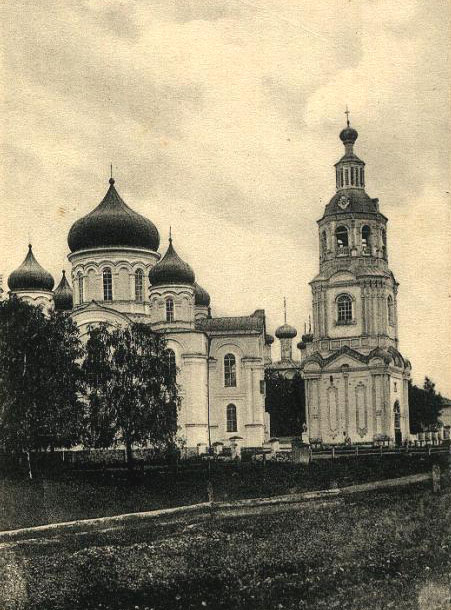Собор Екатерины Великомученицы, Слободской (Слободской район, Кировская область). архивная фотография, Воснесенская церковь и Екатерининский собор. Фото 1900-х гг.