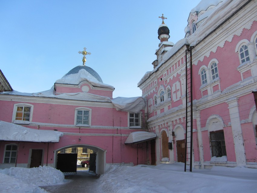 Слободской. Христорождественский монастырь. фасады, Центральный  вход  Монастыря
