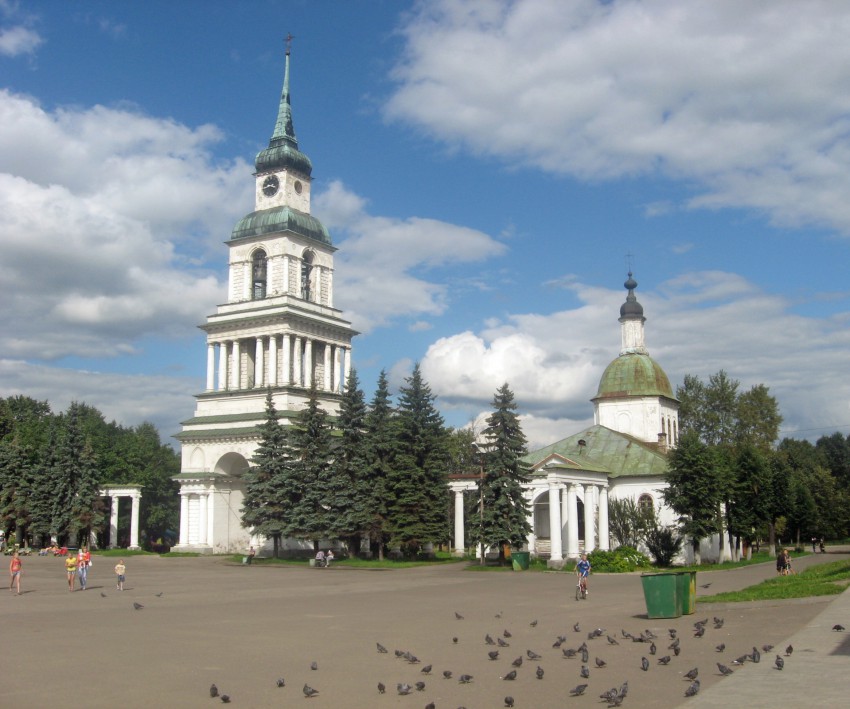 Слободской. Церковь Благовещения Пресвятой Богородицы. общий вид в ландшафте