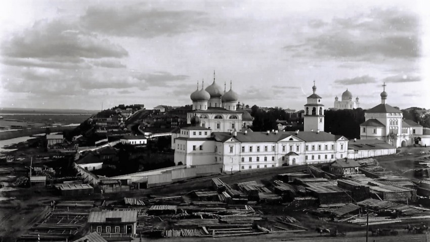 Успенский Трифонов монастырь, Вятка (Киров) (Вятка (Киров), город, Кировская область). архивная фотография, Трифонов монастырь, вид с кремлевского холма. Фото С.Лобовикова, 1910-е гг. Из личного архива