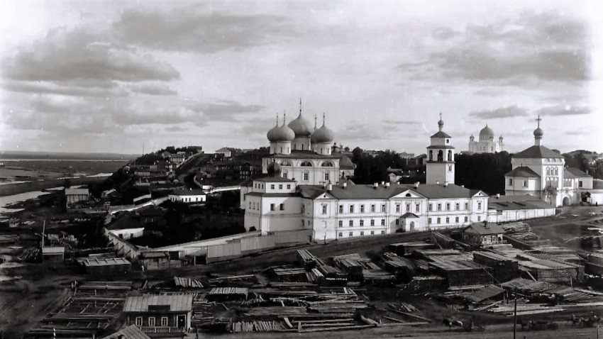 Вятка (Киров). Успенский Трифонов монастырь. архивная фотография, Трифонов монастырь, вид с кремлевского холма. Фото С.Лобовикова, 1910-е гг. Из личного архива