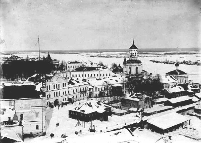 Спасо-Преображенский монастырь, Вятка (Киров) (Вятка (Киров), город, Кировская область). архивная фотография, Вид с юга - с колокольни Троицкого собора. 1920-е гг. Из личного архива.