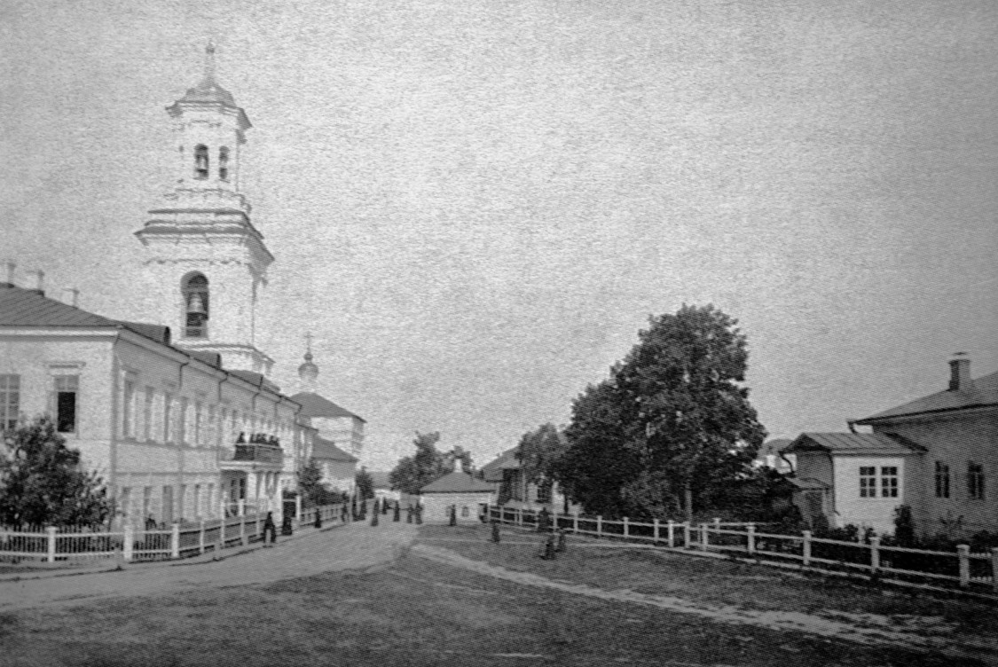 Спасо-Преображенский монастырь, Вятка (Киров) (Вятка (Киров), город, Кировская область). архивная фотография, Внутренний двор. 1900-е гг. Из книги Р. Лаптевой 