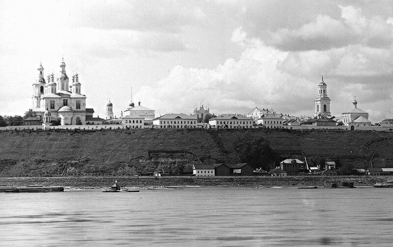 Вятка (Киров). Спасо-Преображенский монастырь. архивная фотография, Вид с реки Вятка. 1900-1916 гг.