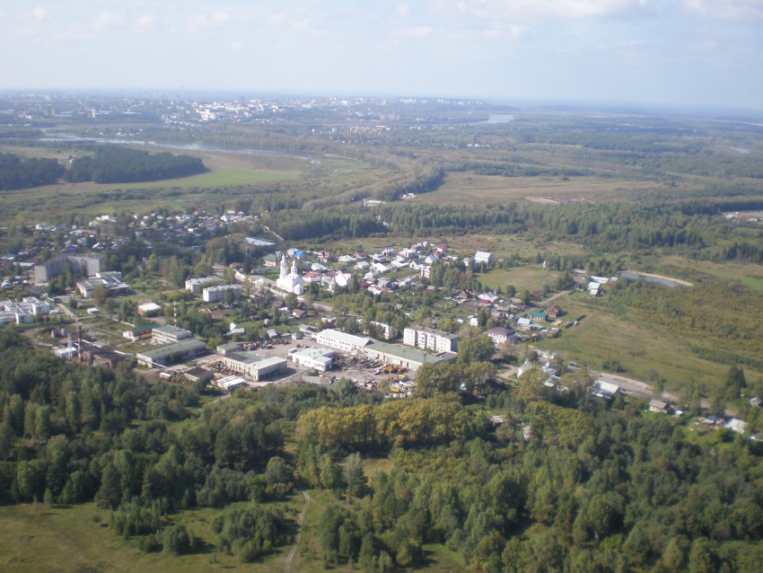 Вятка (Киров). Троицкий Александро-Невский монастырь. общий вид в ландшафте