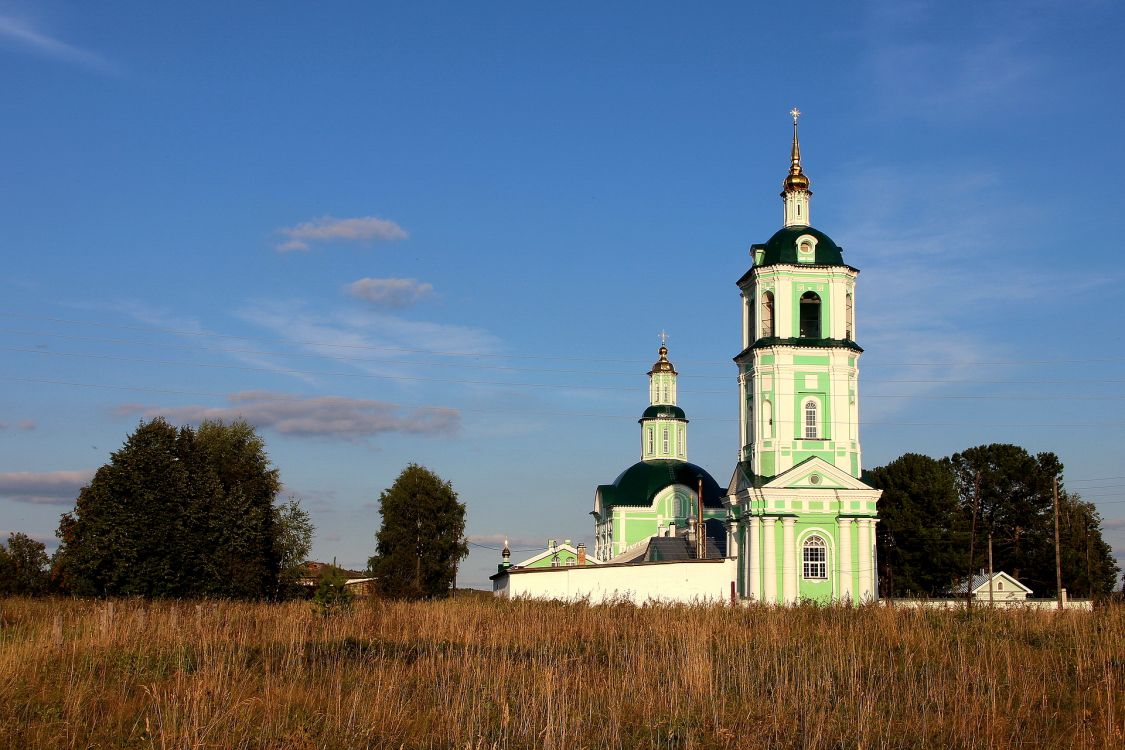 Волково. Церковь Троицы Живоначальной. общий вид в ландшафте