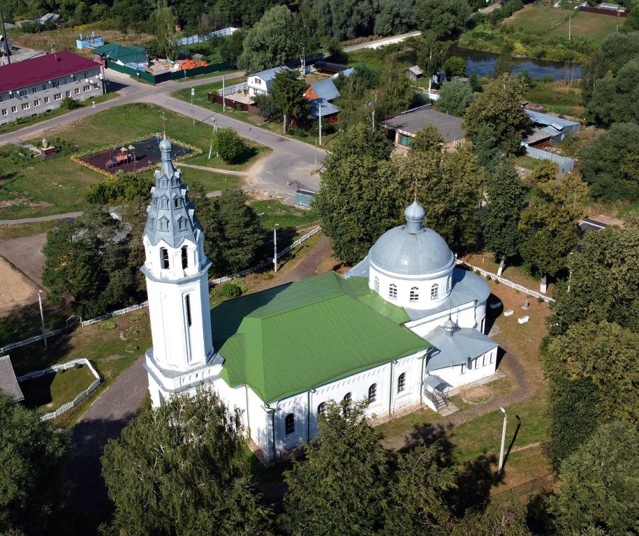 Захарово. Церковь Троицы Живоначальной. общий вид в ландшафте
