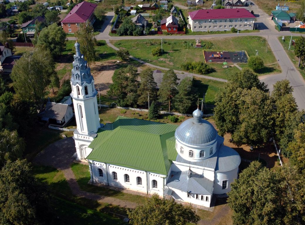 Церковь Троицы Живоначальной, Захарово (Клинский городской округ, Московская область). общий вид в ландшафте