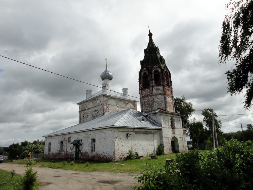 Норское. Церковь Успения Пресвятой Богородицы. общий вид в ландшафте