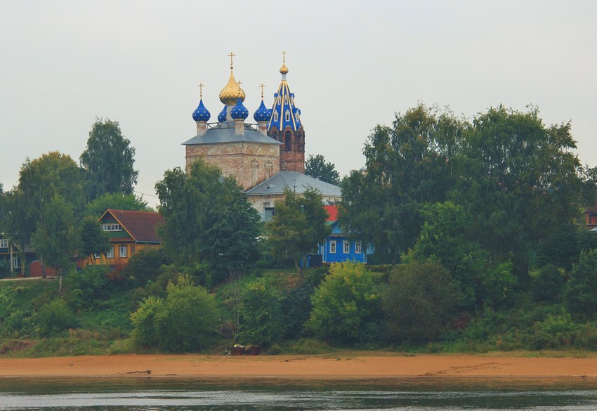 Церковь Успения Пресвятой Богородицы, Норское (Ярославль, город, Ярославская область). общий вид в ландшафте, Вид с Волги