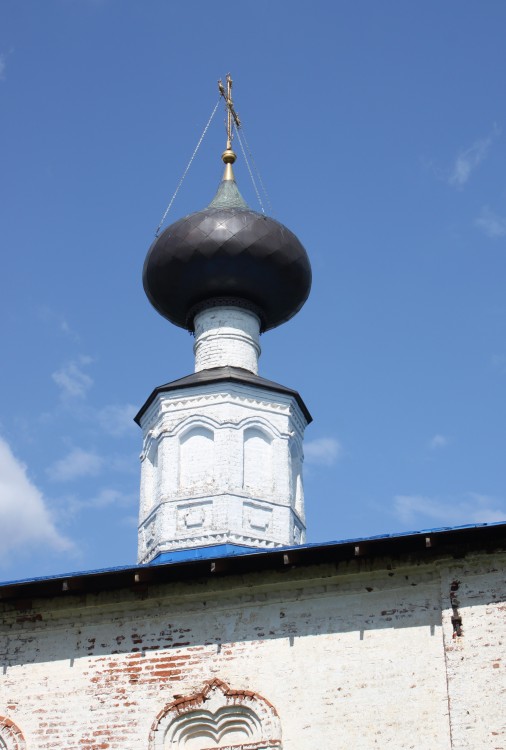 Любец. Церковь Успения Пресвятой Богородицы. архитектурные детали, Главка основного объема. Вид с юго-востока