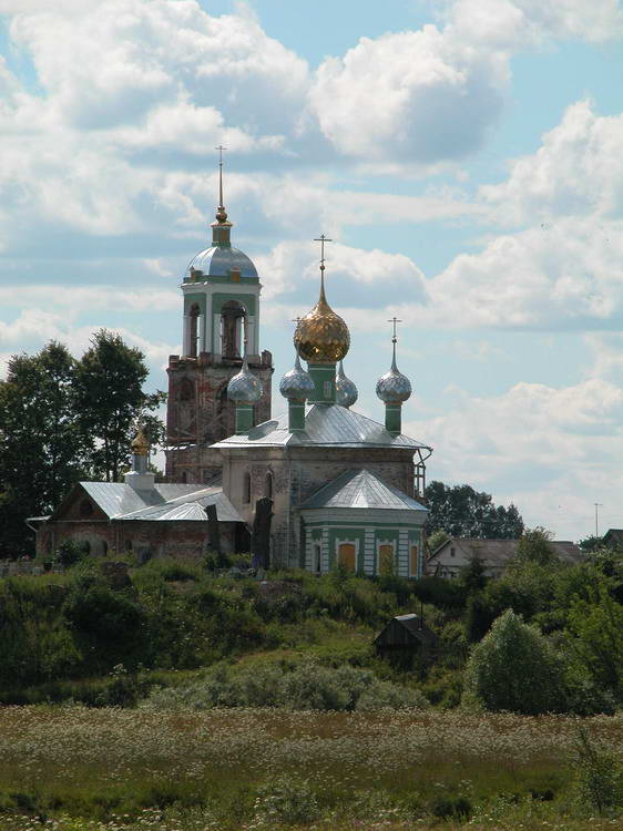 Деболовское. Церковь Сергия Радонежского. общий вид в ландшафте