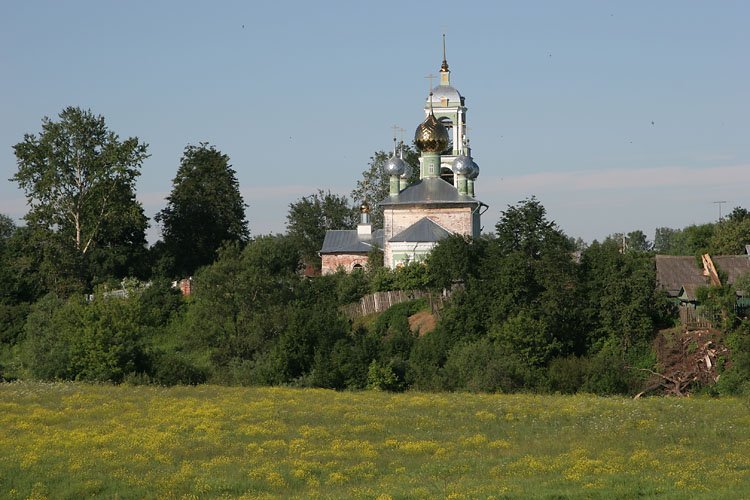 Деболовское. Церковь Сергия Радонежского. общий вид в ландшафте