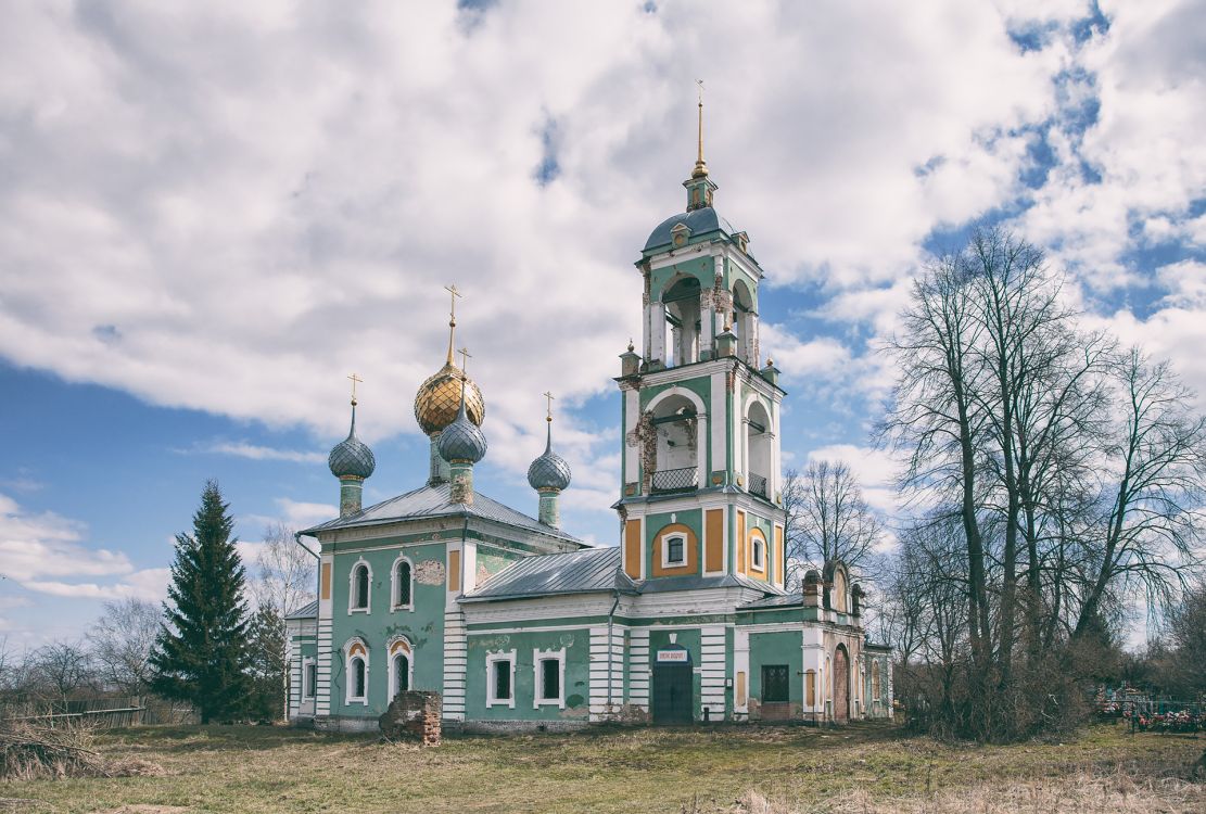 Деболовское. Церковь Сергия Радонежского. общий вид в ландшафте