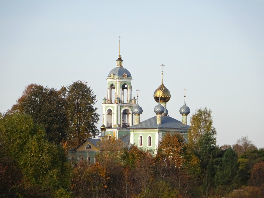 Церковь Сергия Радонежского, Деболовское (Ростовский район, Ярославская область). общий вид в ландшафте
