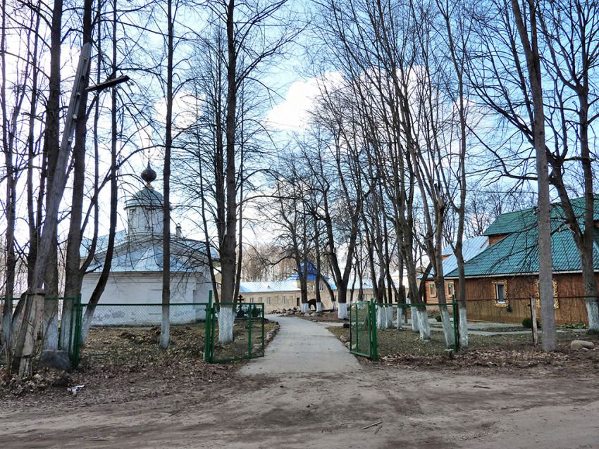 Николо-Бабаевский монастырь, Некрасовское (Некрасовский район, Ярославская область). общий вид в ландшафте, Двор